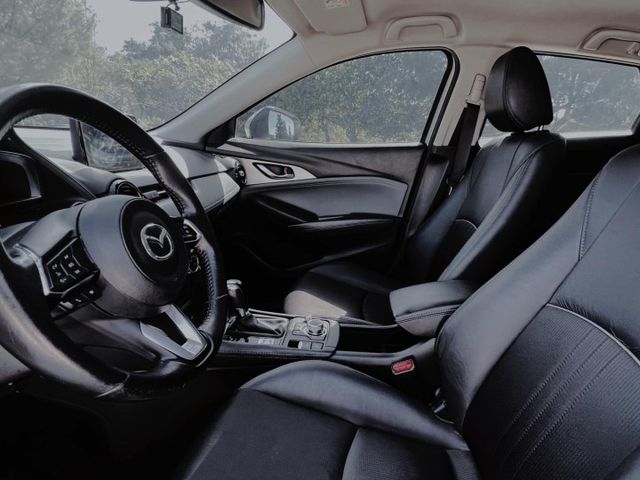 市場熱銷日式休旅車 I-KEY 盲點偵測 ACC自動跟車 車道偏移 抬頭顯示器 電折 電子手煞 後座分離式傾倒  第10張相片