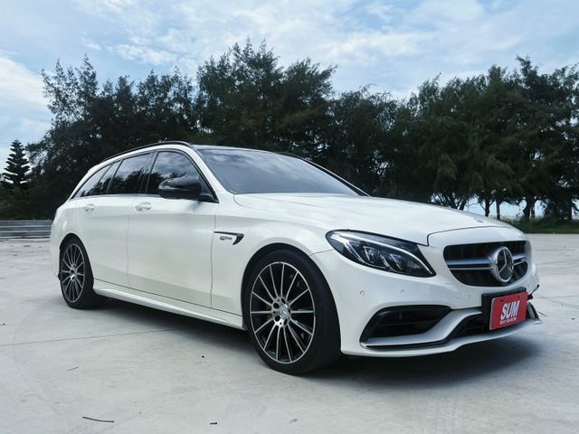 2016 Benz C43 AMG 旅行車 配備超滿 !! 23P套件 柏林之音 四輪傳動 全景天窗 自動停車  第2張相片