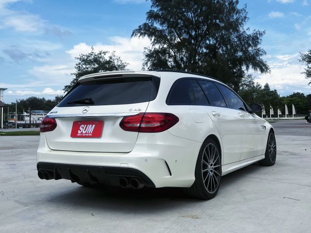 2016 Benz C43 AMG 旅行車 配備超滿 !! 23P套件 柏林之音 四輪傳動 全景天窗 自動停車  第4張相片