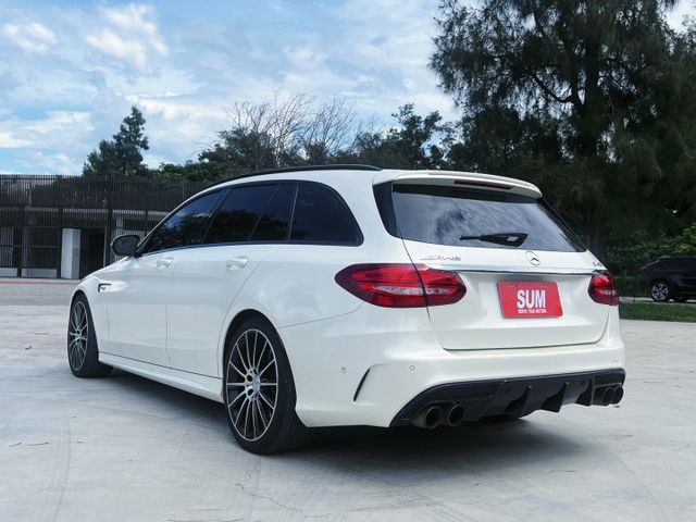 2016 Benz C43 AMG 旅行車 配備超滿 !! 23P套件 柏林之音 四輪傳動 全景天窗 自動停車  第5張相片