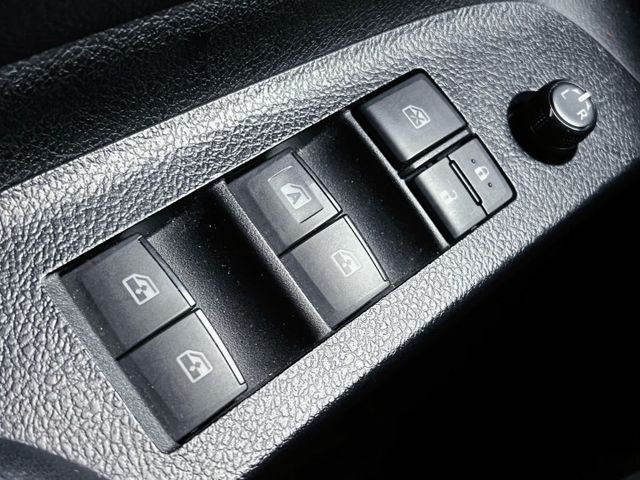 2017年 Toyota Sienta 1.5 有I-Key 認證車 里程15萬 5人座  第9張相片