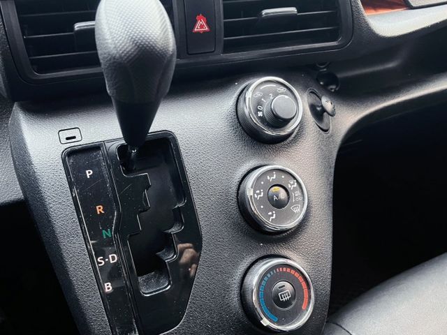 2017年 Toyota Sienta 1.5 有I-Key 認證車 里程15萬 5人座  第12張相片