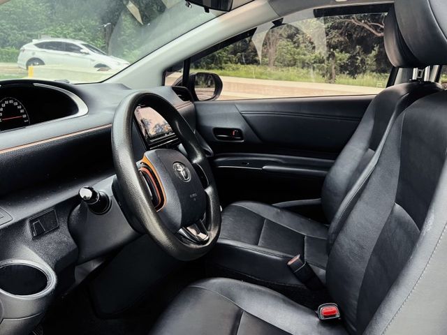 2017年 Toyota Sienta 1.5 有I-Key 認證車 里程15萬 5人座  第14張相片