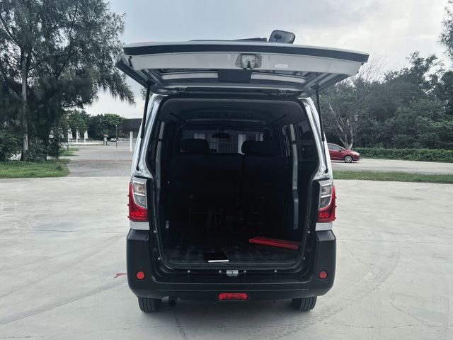 新款省油大馬力 雙安全氣囊 循跡系統 車側盲點 ISOFIX 胎壓 #VERYCA #A180 #露營 #載貨  第7張相片