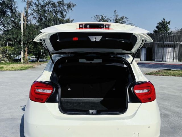 夢想駕馭 尊榮享受！升級AMG！安卓機 CarPlay 自動停車 360環景 光感應頭燈 I-Stop怠速熄火  第7張相片