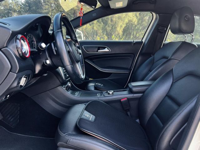夢想駕馭 尊榮享受！升級AMG！安卓機 CarPlay 自動停車 360環景 光感應頭燈 I-Stop怠速熄火  第9張相片