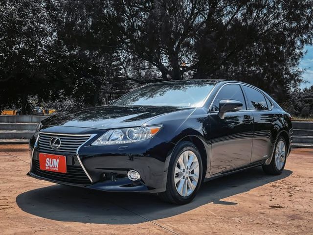 低調卻隱隱透出質感與格局 里程十萬 中大型豪華房車 安靜 省油 耐看！！！  第1張相片