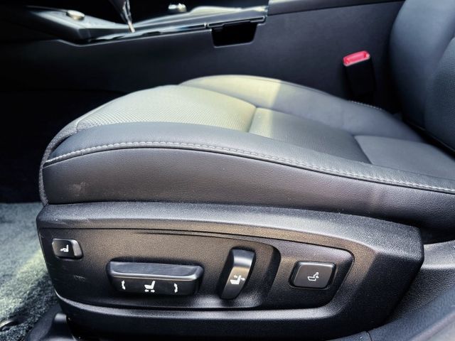 低調卻隱隱透出質感與格局 里程十萬 中大型豪華房車 安靜 省油 耐看！！！  第9張相片