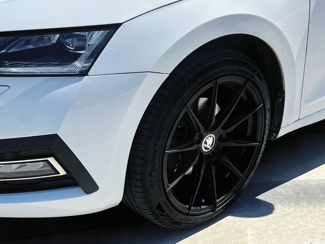 -KEY 摸門 Acc跟車 車道偏移 智慧車陣穿梭 MatrixLED頭燈 盲點 電熱椅 無線充電板 CarPlay  第7張相片