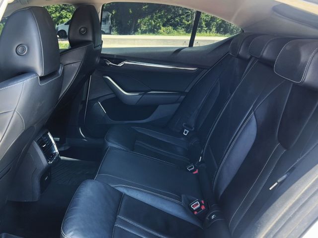 -KEY 摸門 Acc跟車 車道偏移 智慧車陣穿梭 MatrixLED頭燈 盲點 電熱椅 無線充電板 CarPlay  第11張相片