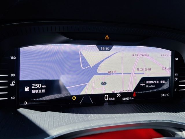 -KEY 摸門 Acc跟車 車道偏移 智慧車陣穿梭 MatrixLED頭燈 盲點 電熱椅 無線充電板 CarPlay  第12張相片