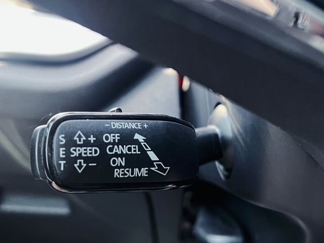 -KEY 摸門 Acc跟車 車道偏移 智慧車陣穿梭 MatrixLED頭燈 盲點 電熱椅 無線充電板 CarPlay  第17張相片