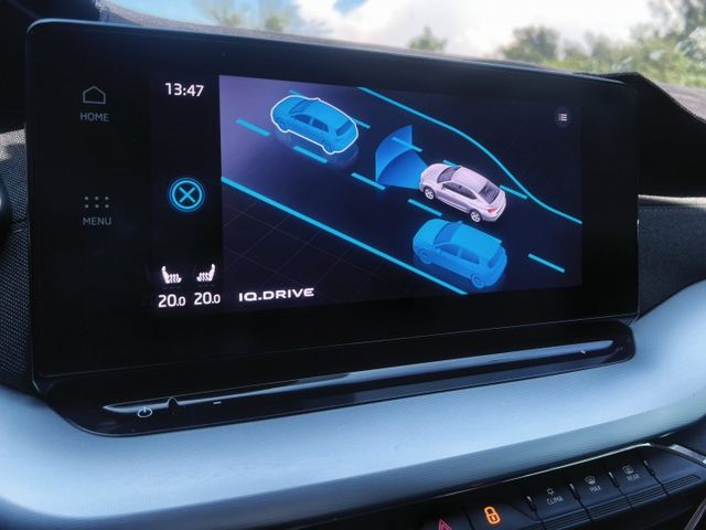 -KEY 摸門 Acc跟車 車道偏移 智慧車陣穿梭 MatrixLED頭燈 盲點 電熱椅 無線充電板 CarPlay  第20張相片
