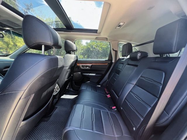 熱門休旅 CR-V S版 里程7萬  I-Key ACC跟車 車道偏移 全景天窗 LED頭燈 電動腰靠 電尾門  第5張相片