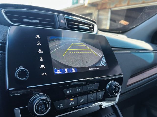 熱門休旅 CR-V S版 里程7萬  I-Key ACC跟車 車道偏移 全景天窗 LED頭燈 電動腰靠 電尾門  第8張相片