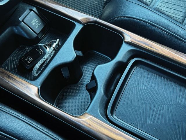 熱門休旅 CR-V S版 里程7萬  I-Key ACC跟車 車道偏移 全景天窗 LED頭燈 電動腰靠 電尾門  第12張相片