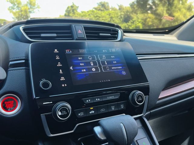 熱門休旅 CR-V S版 里程7萬  I-Key ACC跟車 車道偏移 全景天窗 LED頭燈 電動腰靠 電尾門  第13張相片
