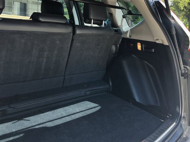 熱門休旅 CR-V S版 里程7萬  I-Key ACC跟車 車道偏移 全景天窗 LED頭燈 電動腰靠 電尾門  第15張相片