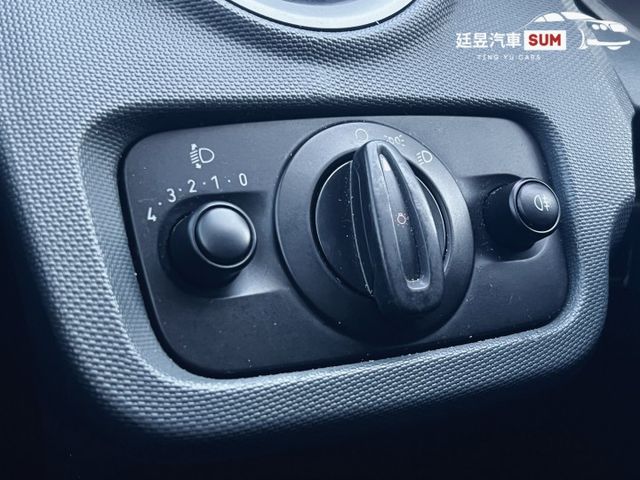 一手車 里程16萬 安卓機/抬頭顯示/皮椅  第12張相片