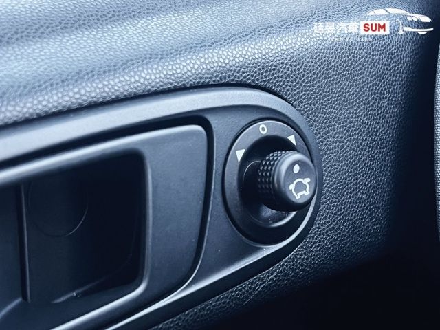 一手車 里程16萬 安卓機/抬頭顯示/皮椅  第13張相片