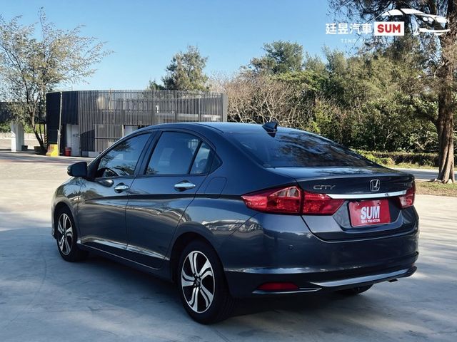 省油代步首選 倒車顯影 倒車雷達 循跡防滑 電折後視鏡 方向盤快控 抬頭顯示 衛星導航  第6張相片