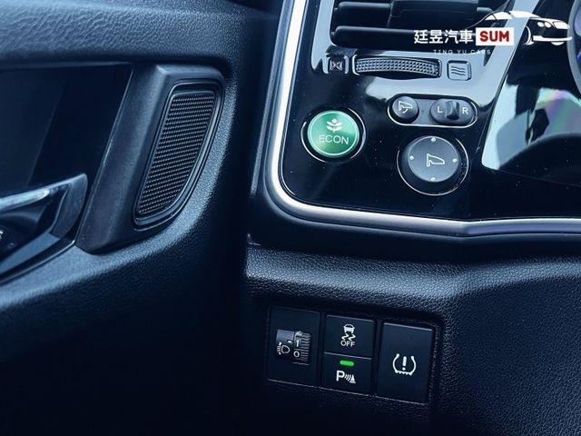 省油代步首選 倒車顯影 倒車雷達 循跡防滑 電折後視鏡 方向盤快控 抬頭顯示 衛星導航  第12張相片