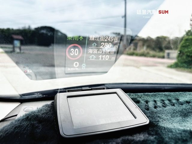 省油代步首選 倒車顯影 倒車雷達 循跡防滑 電折後視鏡 方向盤快控 抬頭顯示 衛星導航  第14張相片