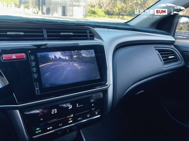 省油代步首選 倒車顯影 倒車雷達 循跡防滑 電折後視鏡 方向盤快控 抬頭顯示 衛星導航  第15張相片