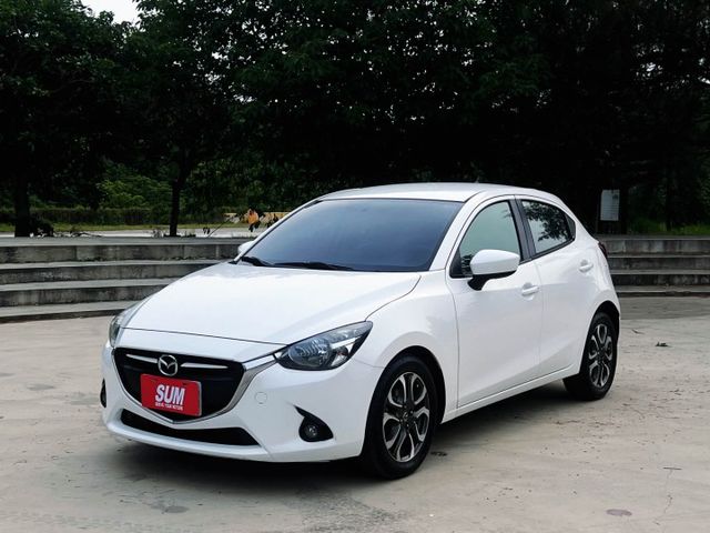 代步掀背小車 I-Key 衛星導航 電折後視鏡 循跡防滑 倒車雷達 倒車顯影 藍牙通訊  第1張相片