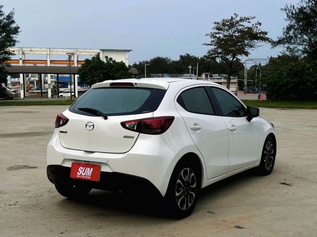 代步掀背小車 I-Key 衛星導航 電折後視鏡 循跡防滑 倒車雷達 倒車顯影 藍牙通訊  第4張相片