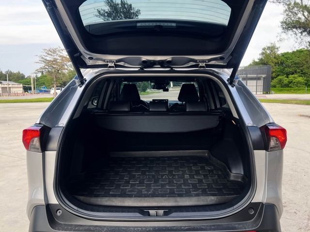 一手車 原廠保養 I-Key 360環景影像 AppleCarPlay  ACC跟車 車道偏移 盲點 電熱椅 位置記憶  第8張相片