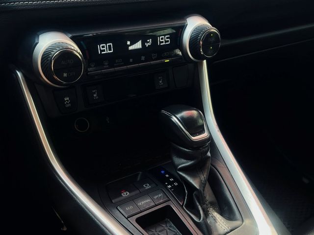 旗艦版 里程14萬 家庭SUV首選 I-Key 360環景 ACC跟車 車道偏移 盲點 電動椅 記憶椅 電熱椅 電尾門  第12張相片