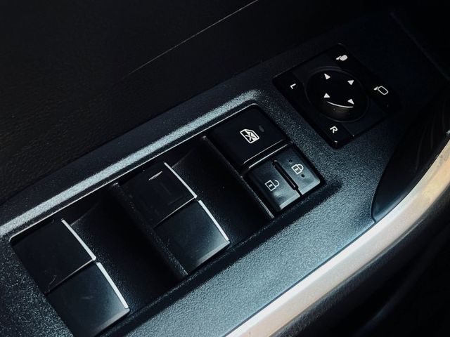 旗艦版 里程14萬 家庭SUV首選 I-Key 360環景 ACC跟車 車道偏移 盲點 電動椅 記憶椅 電熱椅 電尾門  第17張相片