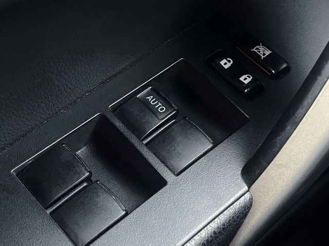 里程12萬 便宜代步車 藍牙通訊 倒車雷達 倒車顯影 恆溫 電折後視鏡  第12張相片