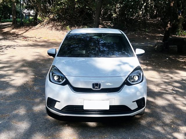 里程4萬 冰河白內裝 I-Key ACC跟車 車道偏移 定速 光感應頭燈 倒車雷達 倒車顯影 斜坡輔助系統  第2張相片