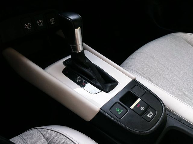 里程4萬 冰河白內裝 I-Key ACC跟車 車道偏移 定速 光感應頭燈 倒車雷達 倒車顯影 斜坡輔助系統  第14張相片