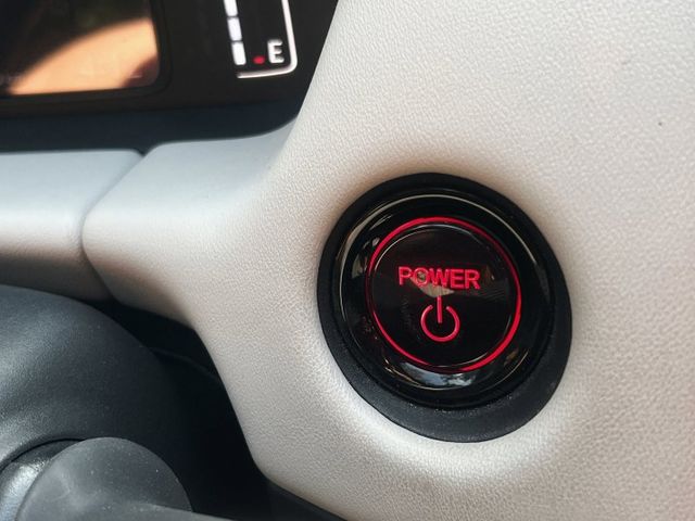 里程4萬 冰河白內裝 I-Key ACC跟車 車道偏移 定速 光感應頭燈 倒車雷達 倒車顯影 斜坡輔助系統  第15張相片