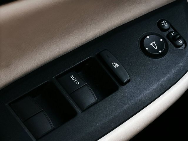 里程4萬 冰河白內裝 I-Key ACC跟車 車道偏移 定速 光感應頭燈 倒車雷達 倒車顯影 斜坡輔助系統  第17張相片