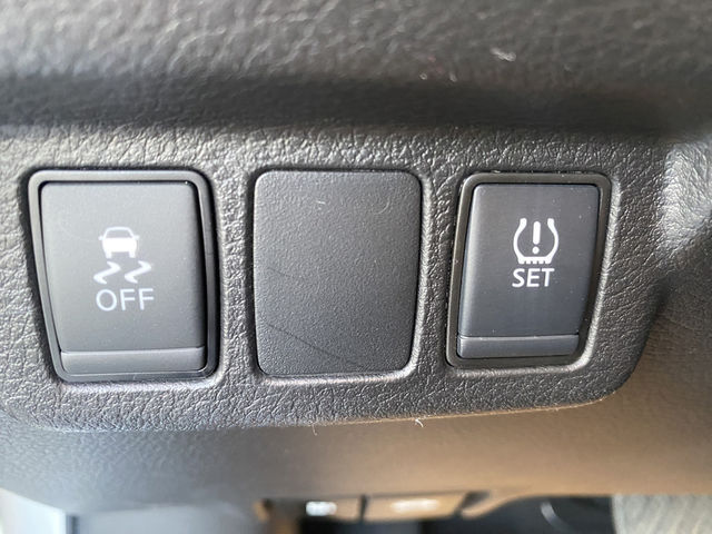 NISSAN日產 TIIDA  第15張相片