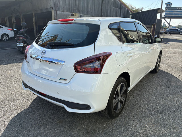 NISSAN日產 TIIDA  第2張相片