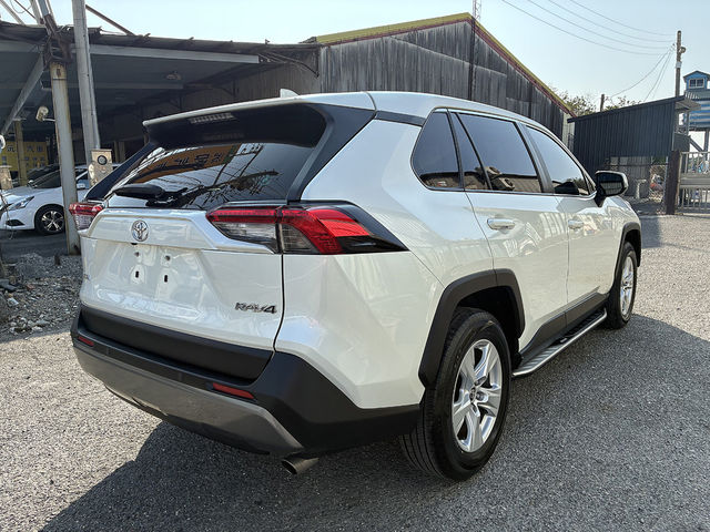 TOYOTA豐田 RAV4  第2張相片