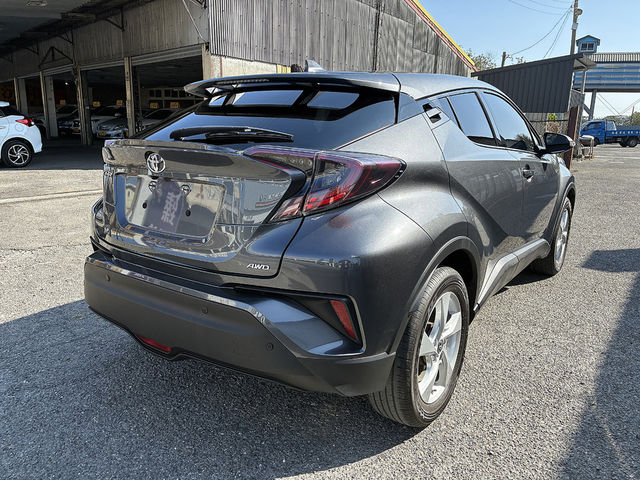 TOYOTA豐田 C-HR  第2張相片