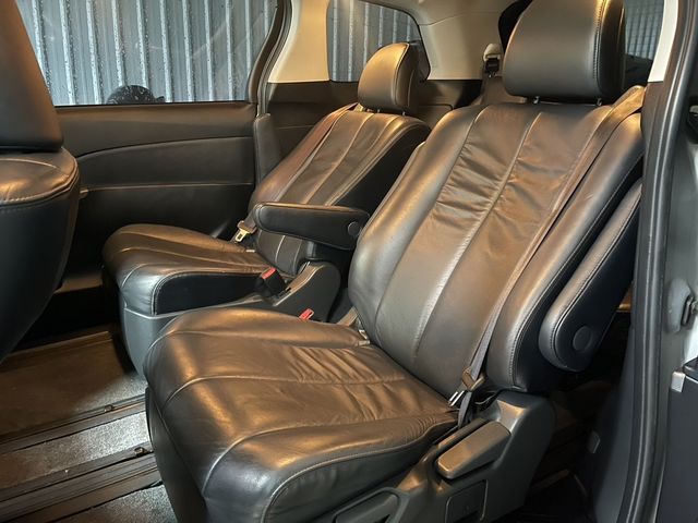 TOYOTA豐田 PREVIA  第13張相片
