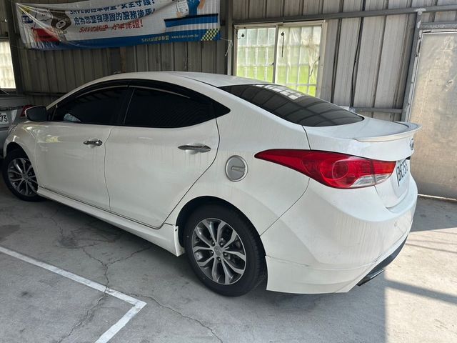 HYUNDAI現代 ELANTRA  第2張相片