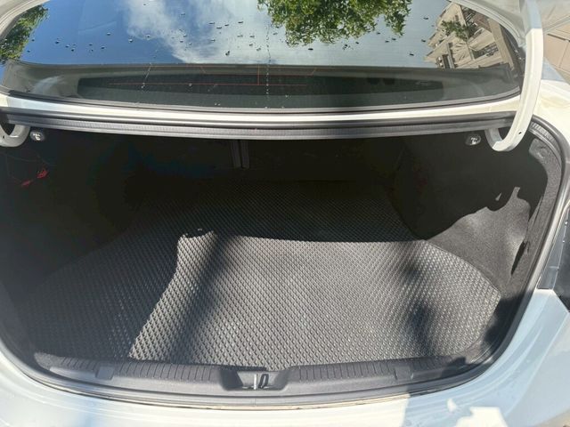 HYUNDAI現代 ELANTRA  第7張相片