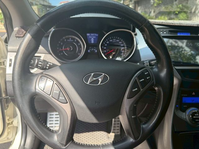 HYUNDAI現代 ELANTRA  第9張相片