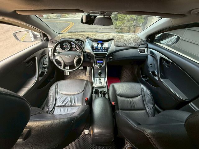 HYUNDAI現代 ELANTRA  第14張相片