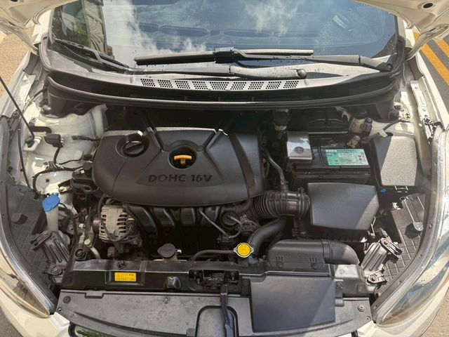 HYUNDAI現代 ELANTRA  第16張相片