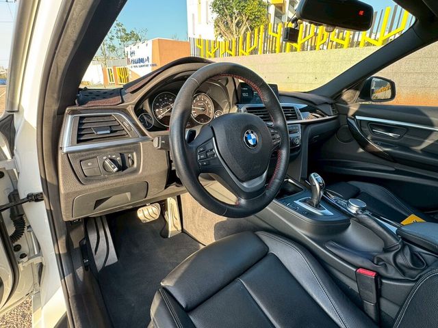 BMW寶馬 330I  第8張相片