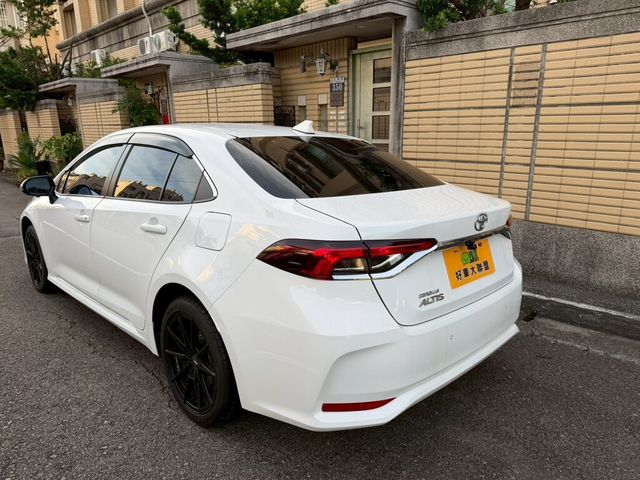 TOYOTA豐田 ALTIS  第4張相片